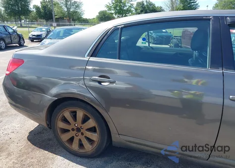 2007 Toyota Avalon Touring z USA, uszkodzony, nr VIN 4T1BK36B97U237128